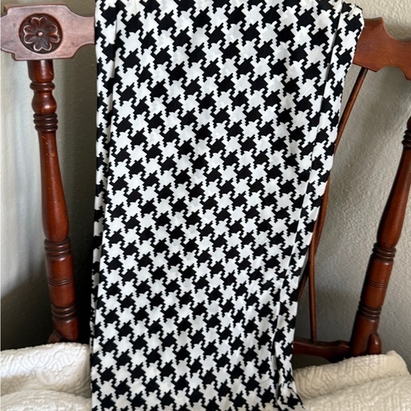 Infinity Scarf Black  White 100 Polyester